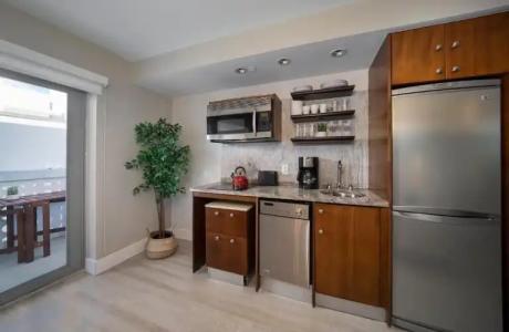 Strand Ocean Drive Suites - 104