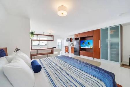 Strand Ocean Drive Suites - 83