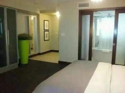 Strand Ocean Drive Suites - 4