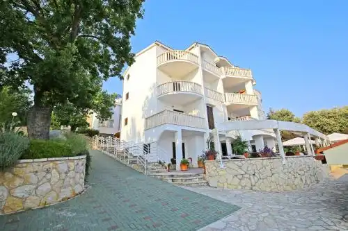 Lucija - 30