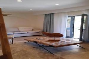 Villa Olga Lounge Hotel, Lygia