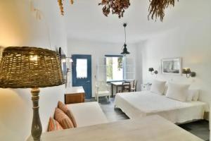 Golden Beach Studios & Suites, Tinos Town
