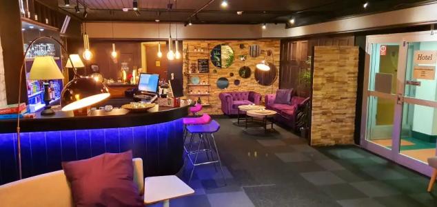 Samantta & Restaurant - 1