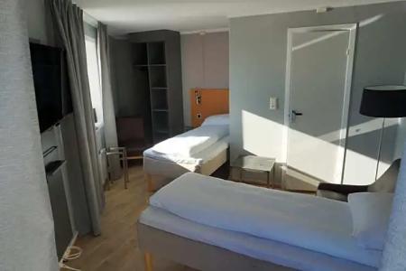 Vestfjord Service Villa - 32