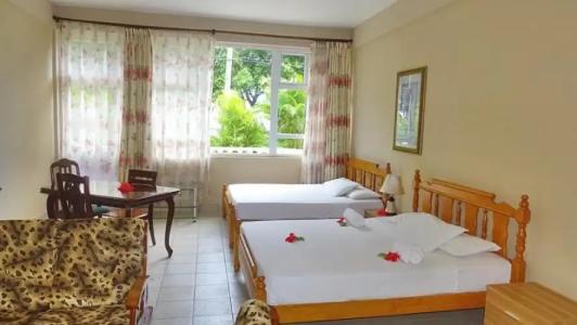 Reef Holiday Apartments - 55