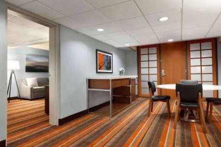 Embassy Suites by Hilton Oklahoma City Will Rogers Airport - 16