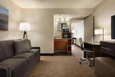 Embassy Suites by Hilton Oklahoma City Will Rogers Airport - 2