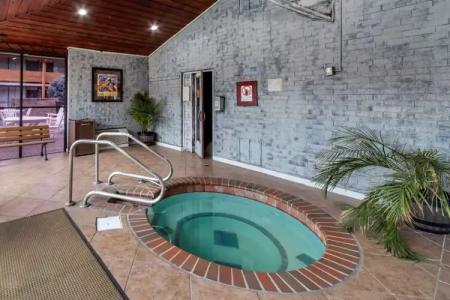 Best Western Plus Saddleback Inn Conference Center - 17