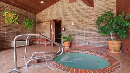 Best Western Plus Saddleback Inn Conference Center - 18