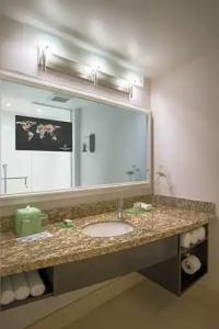 Hyatt House Raleigh North Hills - 56