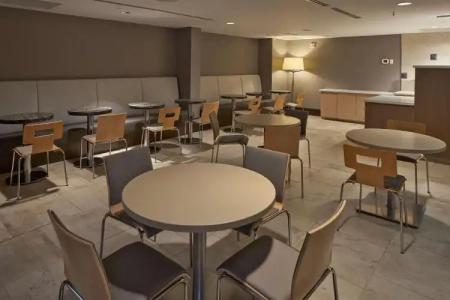 Hilton Raleigh North Hills - 9