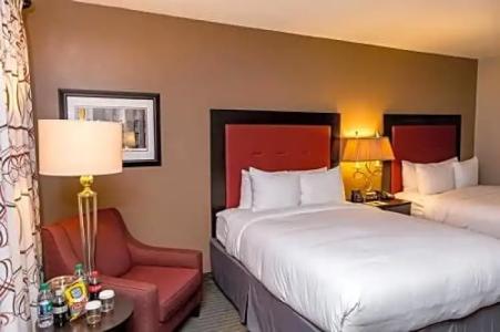 DoubleTree by Hilton Raleigh Brownstone University - 56