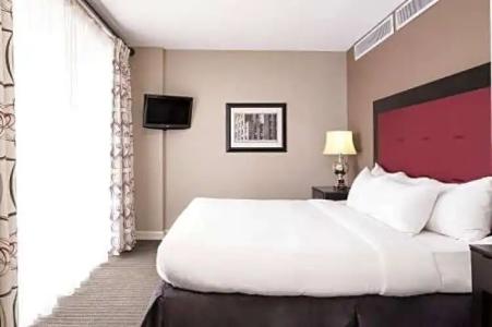 DoubleTree by Hilton Raleigh Brownstone University - 68