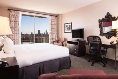 DoubleTree by Hilton Raleigh Brownstone University - 60