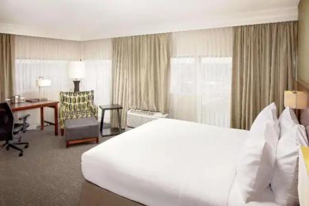 DoubleTree by Hilton South Bend - 39