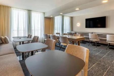 Sheraton Suites Old Town - 125