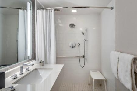 Sheraton Suites Old Town - 40