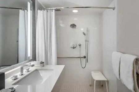 Sheraton Suites Old Town - 43