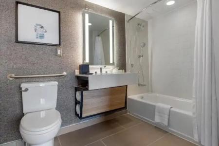 Sheraton Suites Old Town - 45