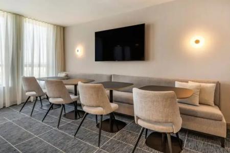 Sheraton Suites Old Town - 89