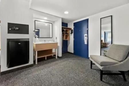 Best Western Cypress Creek - 42