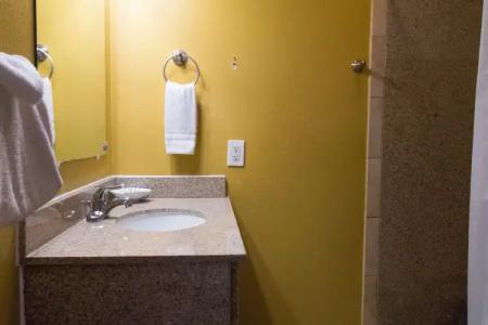 Carmel Wayfarer Inn - 8