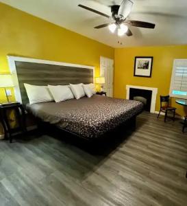 Carmel Wayfarer Inn - 24