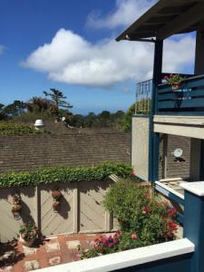 Carmel Wayfarer Inn - 2