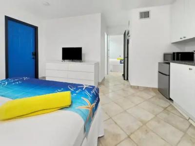 Hollywood Sunrise - 82