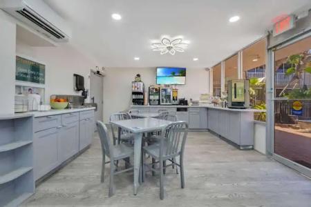 Quality Inn & Suites Airport - Cruise Port - 21