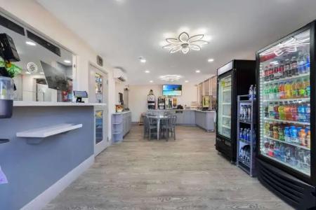 Quality Inn & Suites Airport - Cruise Port - 12