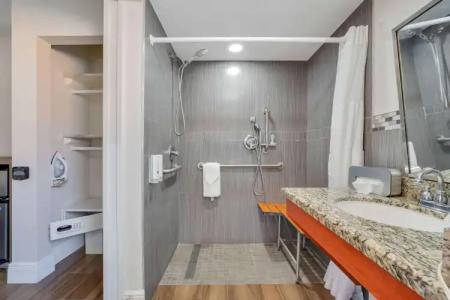 Quality Inn & Suites Airport - Cruise Port - 46