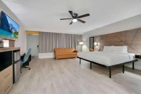 Quality Inn & Suites Airport - Cruise Port - 47