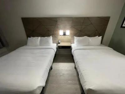 Quality Inn & Suites Airport - Cruise Port - 1