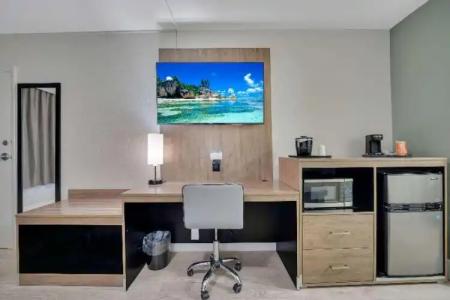 Quality Inn & Suites Airport - Cruise Port - 51