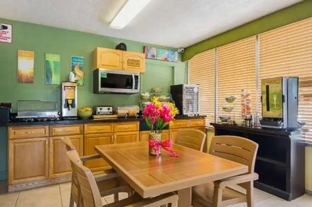 Quality Inn & Suites Airport - Cruise Port - 24