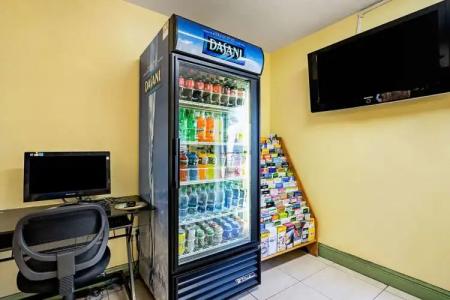 Quality Inn & Suites Airport - Cruise Port - 11