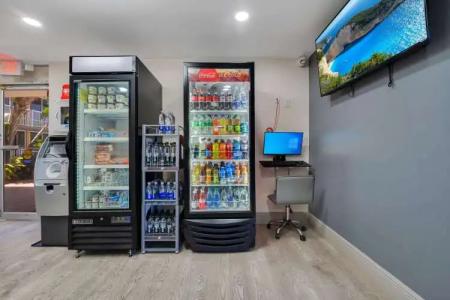 Quality Inn & Suites Airport - Cruise Port - 10