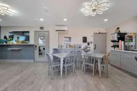 Quality Inn & Suites Airport - Cruise Port - 20