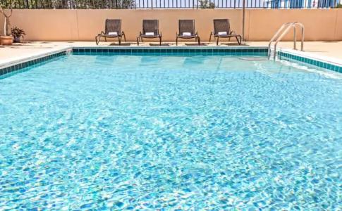 GLō Best Western  Ft. Lauderdale-Hollywood Airport - 17