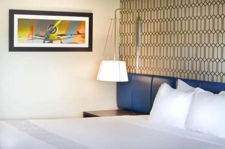 GLō Best Western  Ft. Lauderdale-Hollywood Airport - 3