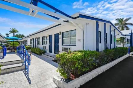 Hollywood Beach Suites and - 1