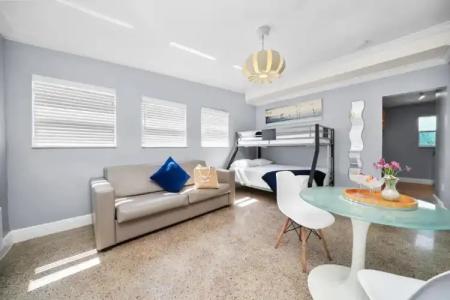 Hollywood Beach Suites and - 7