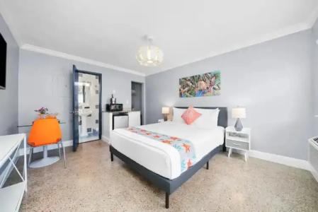 Hollywood Beach Suites and - 3