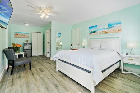 Hollywood Beachside Boutique Suite - 3