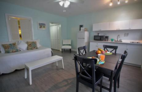 Hollywood Beachside Boutique Suite - 21