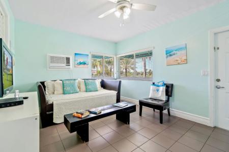 Hollywood Beachside Boutique Suite - 10