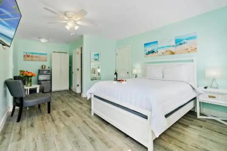 Hollywood Beachside Boutique Suite - 24
