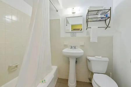 Hollywood Beachside Boutique Suite - 7