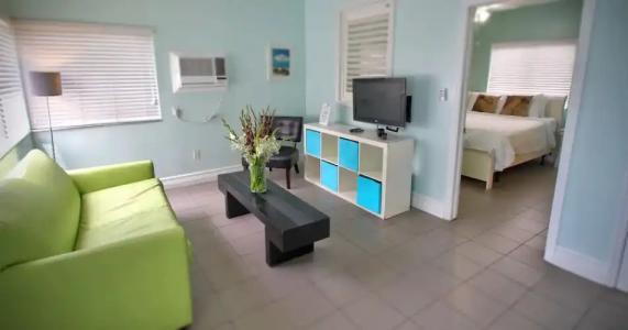 Hollywood Beachside Boutique Suite - 54